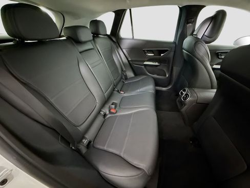 Used 2024 Mercedes-Benz GLC 300 4MATIC image 25