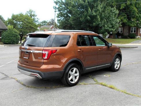 Used 2017 Ford Explorer XLT w/ Equipment Group 201A AWD/4WD image 6
