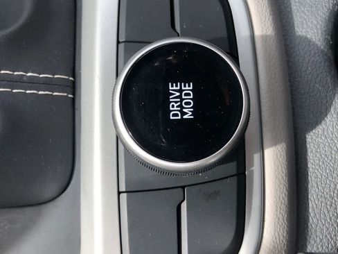 Certified 2025 Hyundai Venue SEL FWD image 19