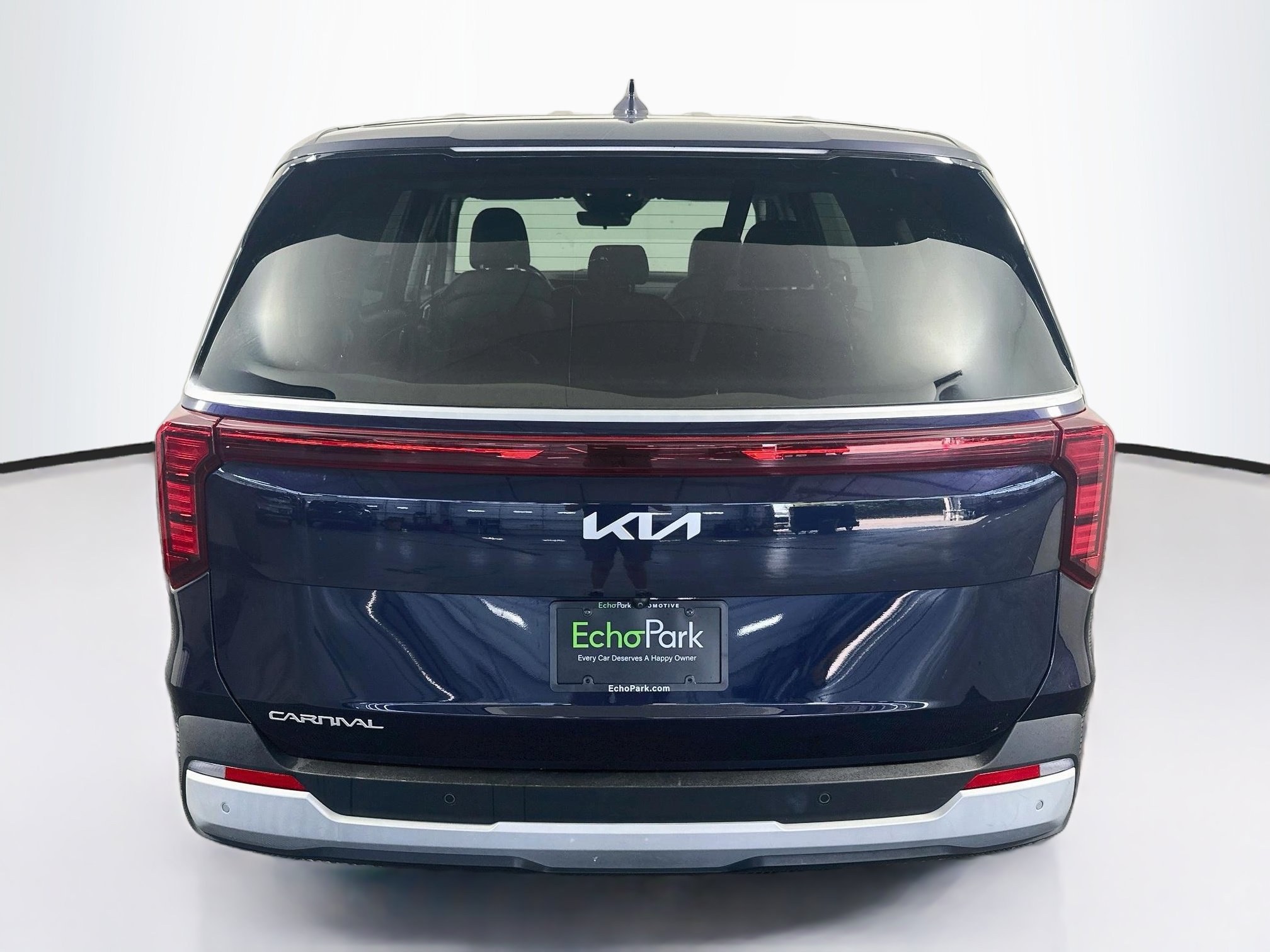 Used 2025 Kia Carnival FWD image 7
