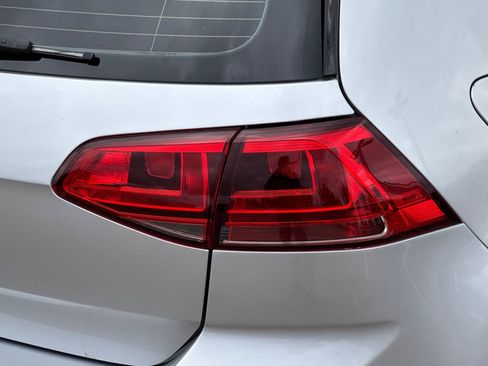 Used 2016 Volkswagen e-Golf SE w/ DC Fast Charging Package image 45