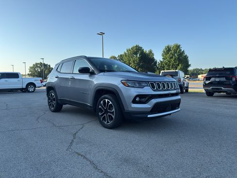 Used 2024 Jeep Compass Limited AWD/4WD image 7