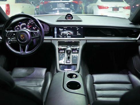 Used 2017 Porsche Panamera 4 image 34