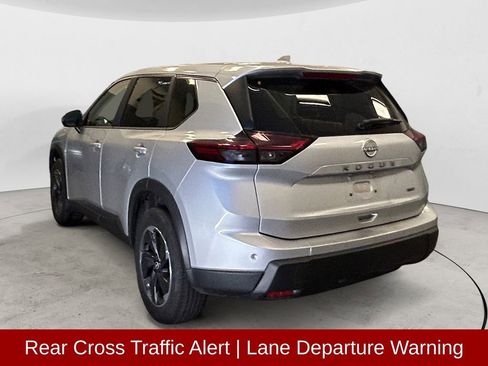 Used 2025 Nissan Rogue SV AWD/4WD image 3