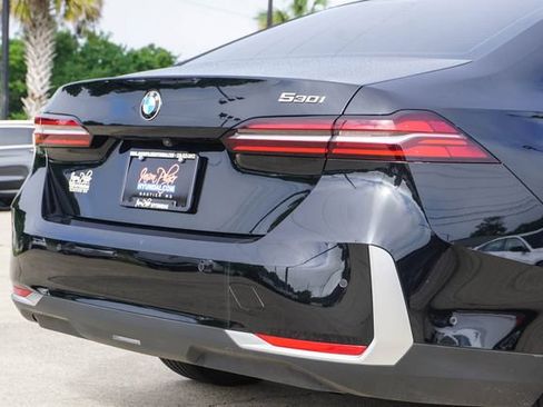 Used 2024 BMW 530i w/ Premium Package RWD image 4