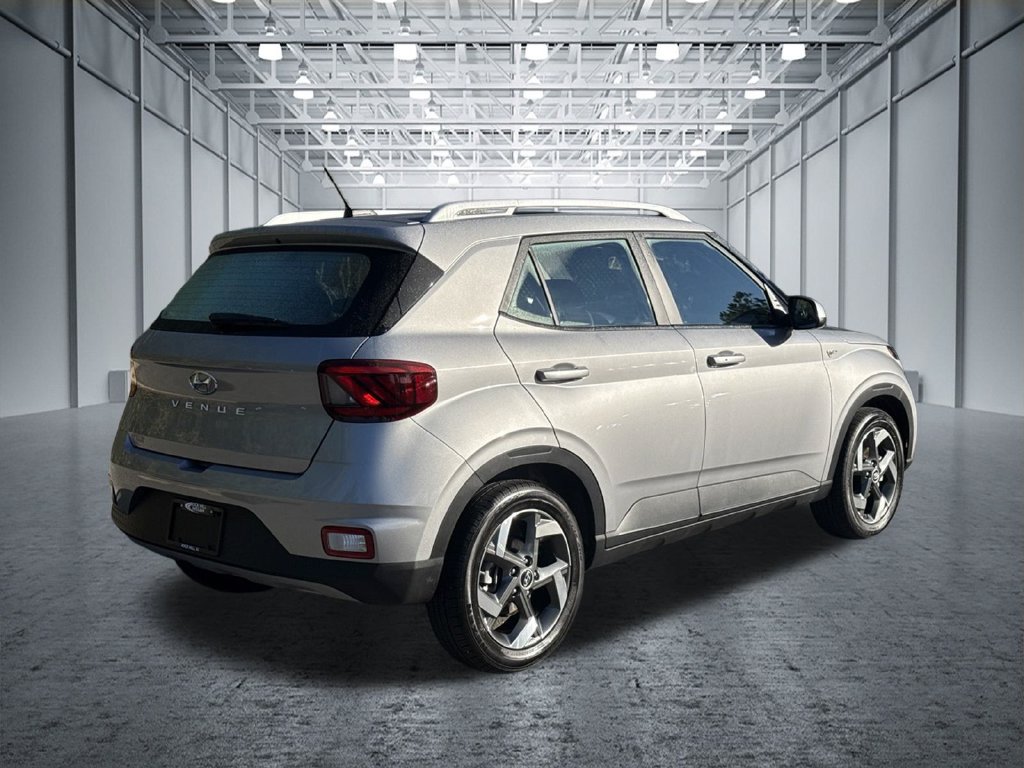 Used 2025 Hyundai Venue SEL FWD image 9