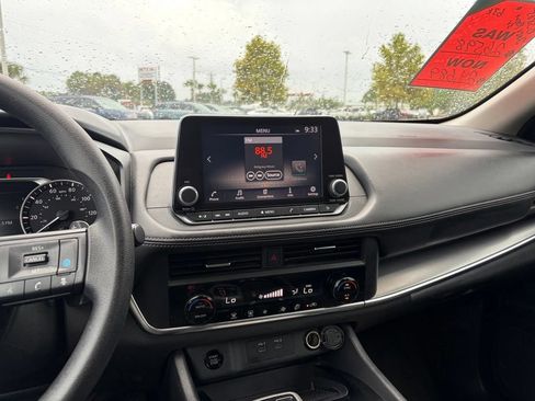 Certified 2024 Nissan Rogue SV FWD image 20