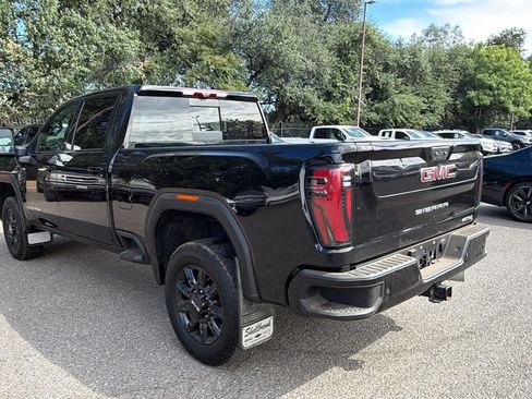 Used 2024 GMC Sierra 2500 AT4 w/ Technology Package AWD/4WD image 7