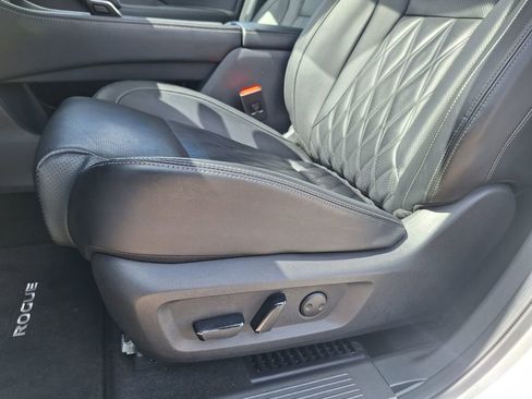 Used 2023 Nissan Rogue Platinum w/ Platinum Premium Package image 10