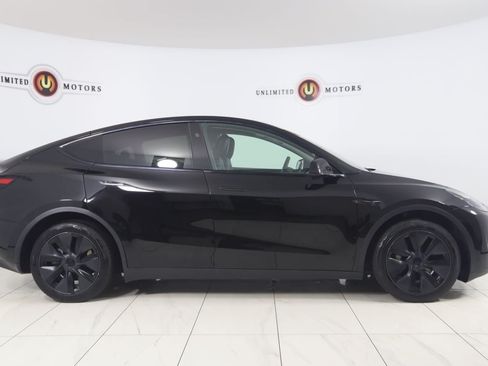 Used 2024 Tesla Model Y Long Range AWD/4WD image 2