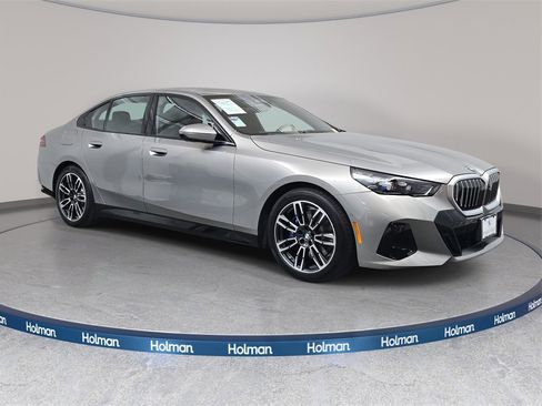 Used 2025 BMW 530i xDrive w/ M Sport Package image 4