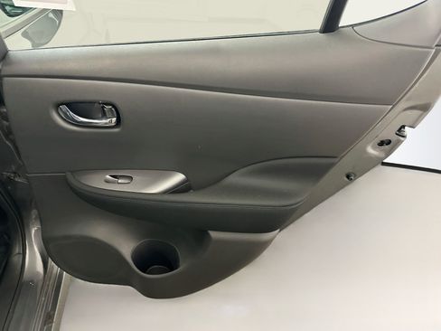 Used 2025 Nissan Leaf S FWD image 30