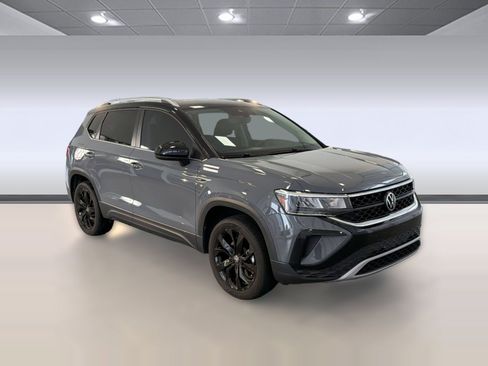 Certified 2024 Volkswagen Taos SE w/ Panoramic Sunroof Package FWD image 7
