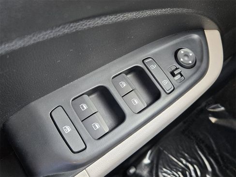 Certified 2024 Hyundai Venue SEL image 29