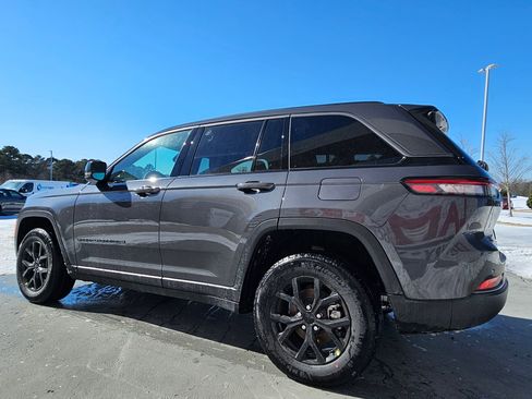 New 2026 Jeep Grand Cherokee Altitude image 5