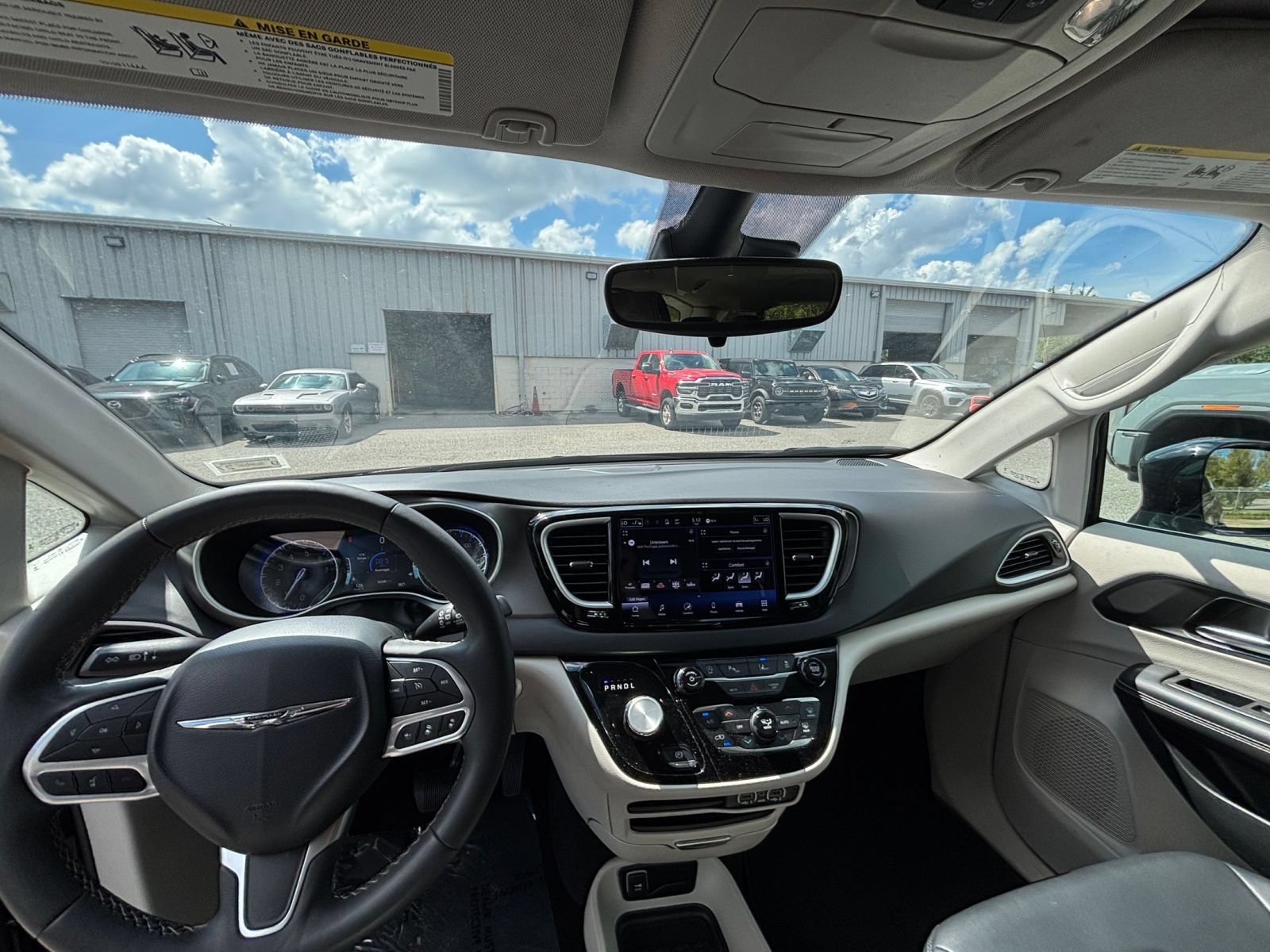 Used 2024 Chrysler Pacifica Touring-L FWD image 35