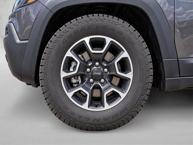 Used 2020 Jeep Cherokee Trailhawk w/ Cold Weather Group AWD/4WD image 5