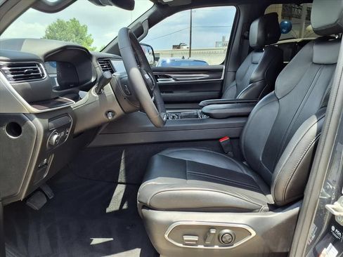Used 2024 Jeep Wagoneer 4WD w/ Premium Group I image 12