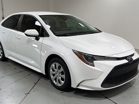 Certified 2022 Toyota Corolla LE image 3