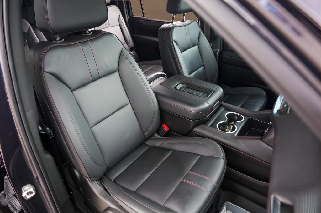Used 2024 Chevrolet Suburban RST w/ Luxury Package RWD image 36