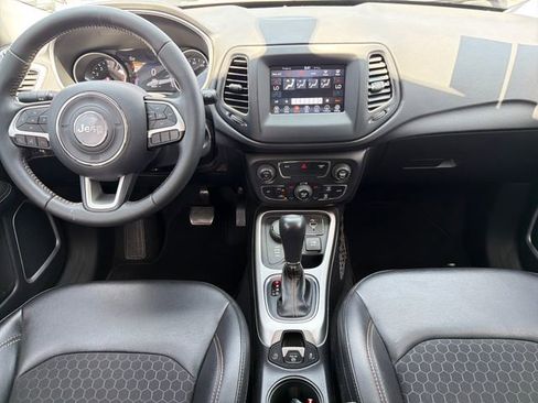 Used 2019 Jeep Compass Latitude w/ Popular Equipment Group AWD/4WD image 9