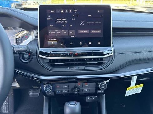 New 2026 Jeep Compass Latitude image 22