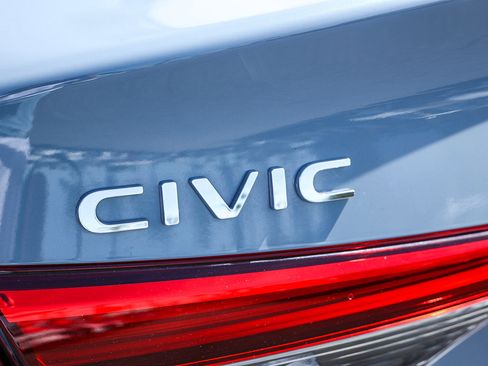 Used 2023 Honda Civic Touring image 9