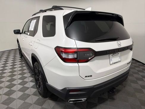 Used 2025 Honda Pilot Black Edition image 4