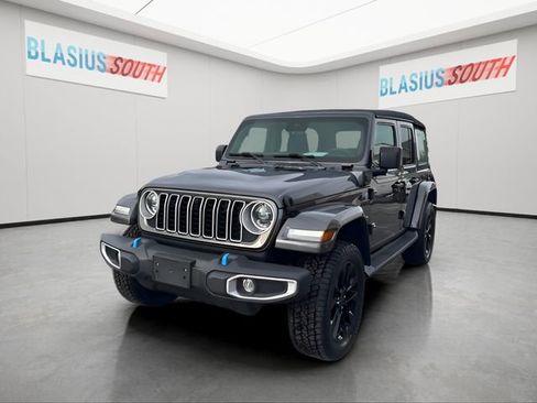 Used 2024 Jeep Wrangler Unlimited Sahara w/ Technology Group image 7