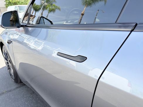 Used 2024 Tesla Model Y Performance image 31