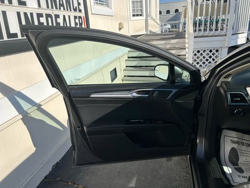 Used 2014 Ford Fusion SE image 8