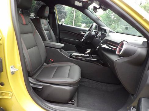 Used 2025 Chevrolet Trax RS w/ Driver Confidence Package FWD image 39