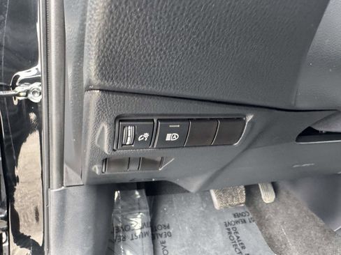 Certified 2023 Toyota Corolla Cross LE image 26