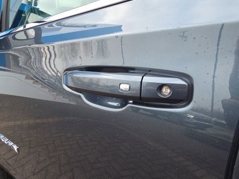 Used 2021 Chevrolet Suburban LT image 12