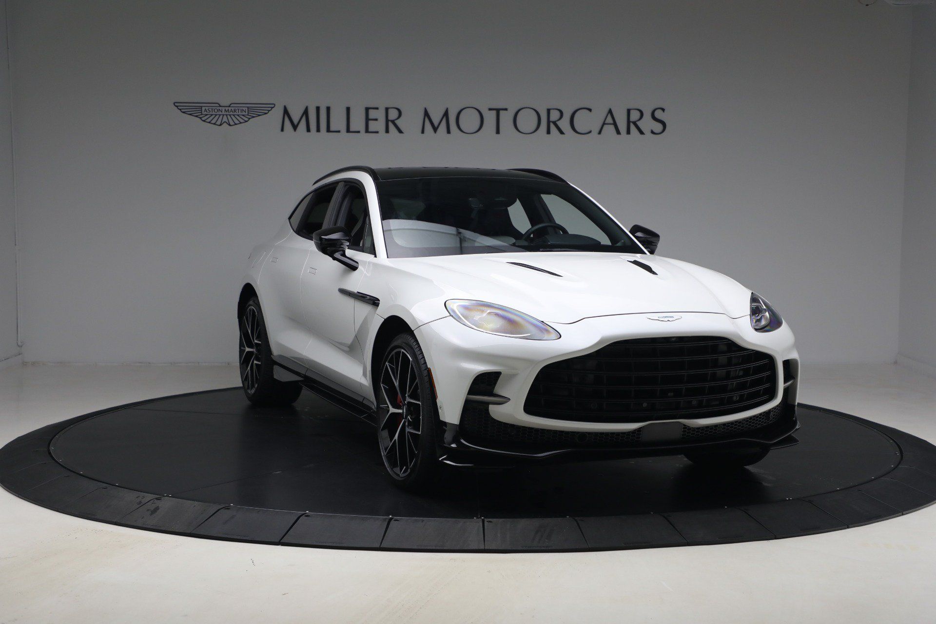 Used 2025 Aston Martin DBX 707 AWD/4WD image 11