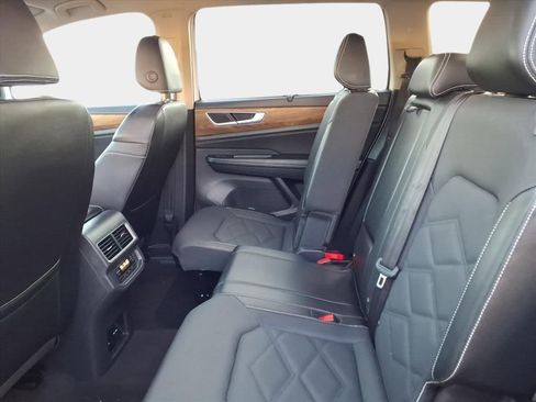 Used 2024 Volkswagen Atlas SE image 14