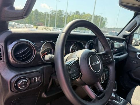 Used 2022 Jeep Gladiator Sport AWD/4WD image 23