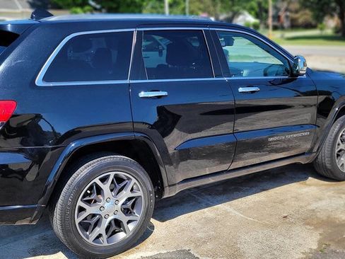 Used 2020 Jeep Grand Cherokee Overland image 2