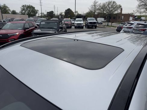 Used 2024 Toyota Highlander XSE AWD/4WD image 19