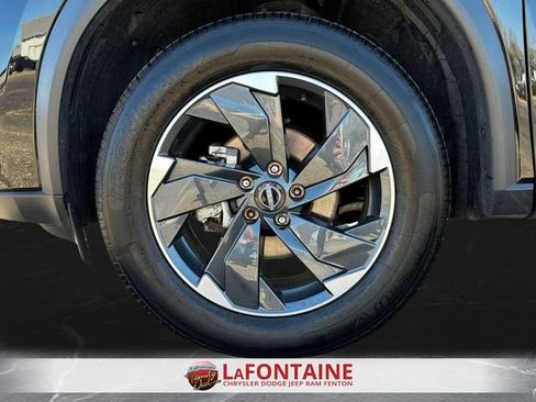 Used 2025 Nissan Rogue SV AWD/4WD image 32