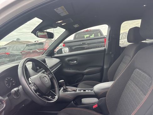 Used 2025 Honda HR-V Sport image 11