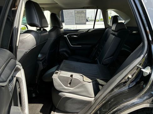 Used 2020 Toyota RAV4 Limited AWD/4WD image 28
