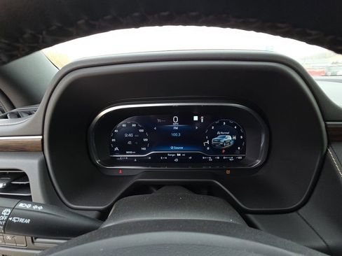 Used 2023 Chevrolet Tahoe Premier image 9