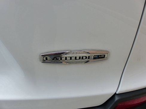 Used 2020 Jeep Cherokee Latitude Plus w/ Comfort/Convenience Group AWD/4WD image 9