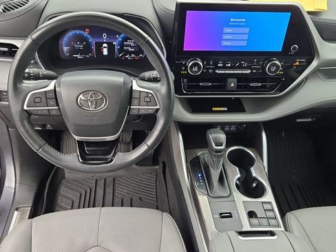 Used 2023 Toyota Highlander Platinum FWD image 11