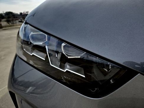 Used 2025 BMW X5 xDrive40i w/ Climate Comfort Package image 10