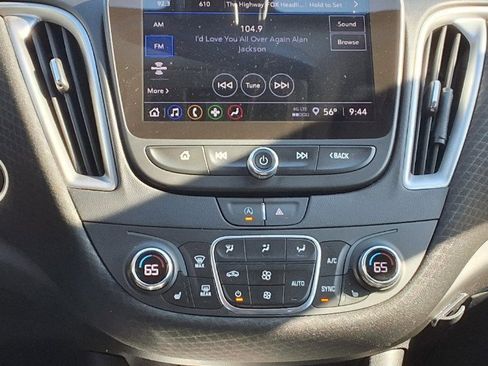 Used 2022 Chevrolet Malibu LT FWD image 19