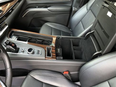 Used 2023 Cadillac Escalade ESV Luxury image 29