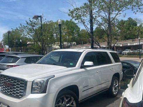 Used 2019 GMC Yukon Denali w/ Denali Ultimate Package image 2