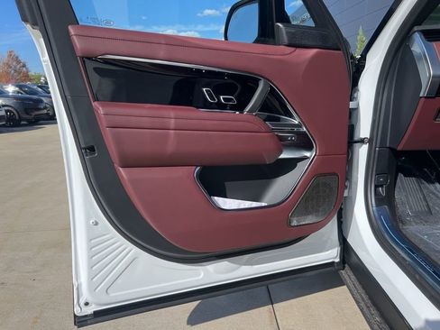 New 2025 Land Rover Range Rover Autobiography image 10